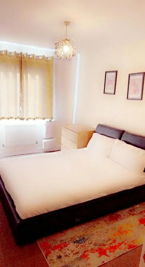 Solonzo Apartment London
